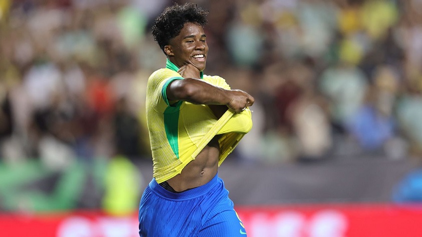 Brasil innledet en ny æra med ung lagoppstilling